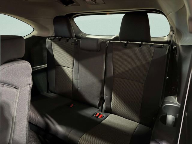 Used 2024 Toyota Highlander LE image 25