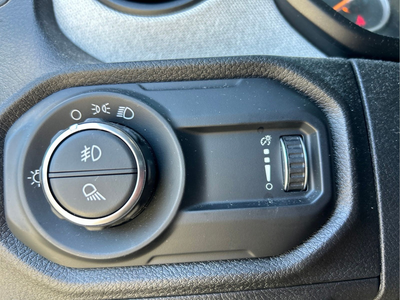 Certified 2025 Jeep Gladiator Sport AWD/4WD image 24