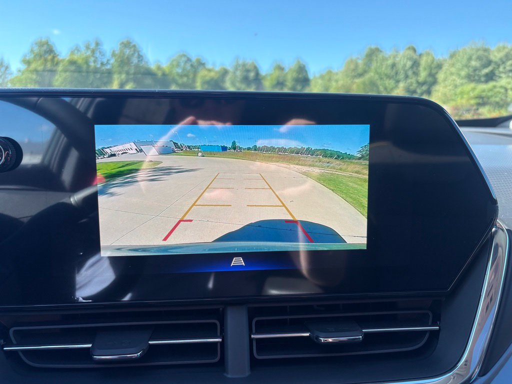 New 2026 Chevrolet Trax ACTIV w/ Sunroof Package FWD image 4