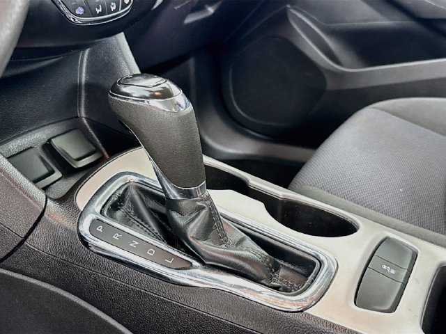 Used 2017 Chevrolet Cruze LS FWD image 18