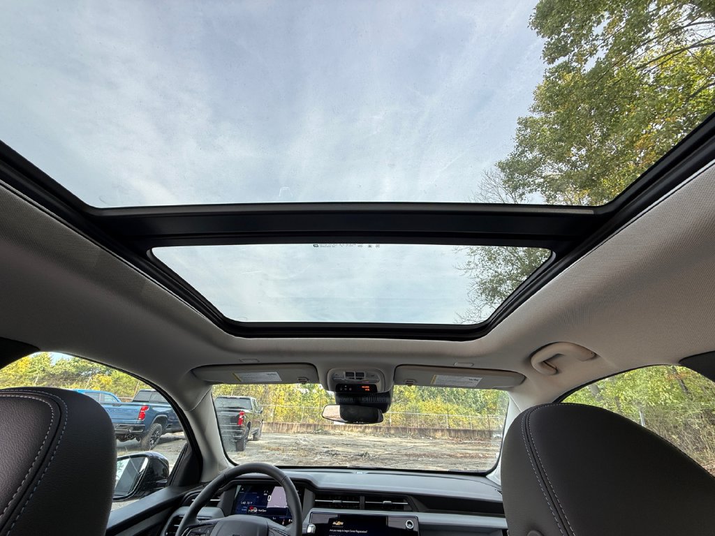 New 2027 Chevrolet Bolt LT w/ Dual Panel Sunroof Package FWD image 24