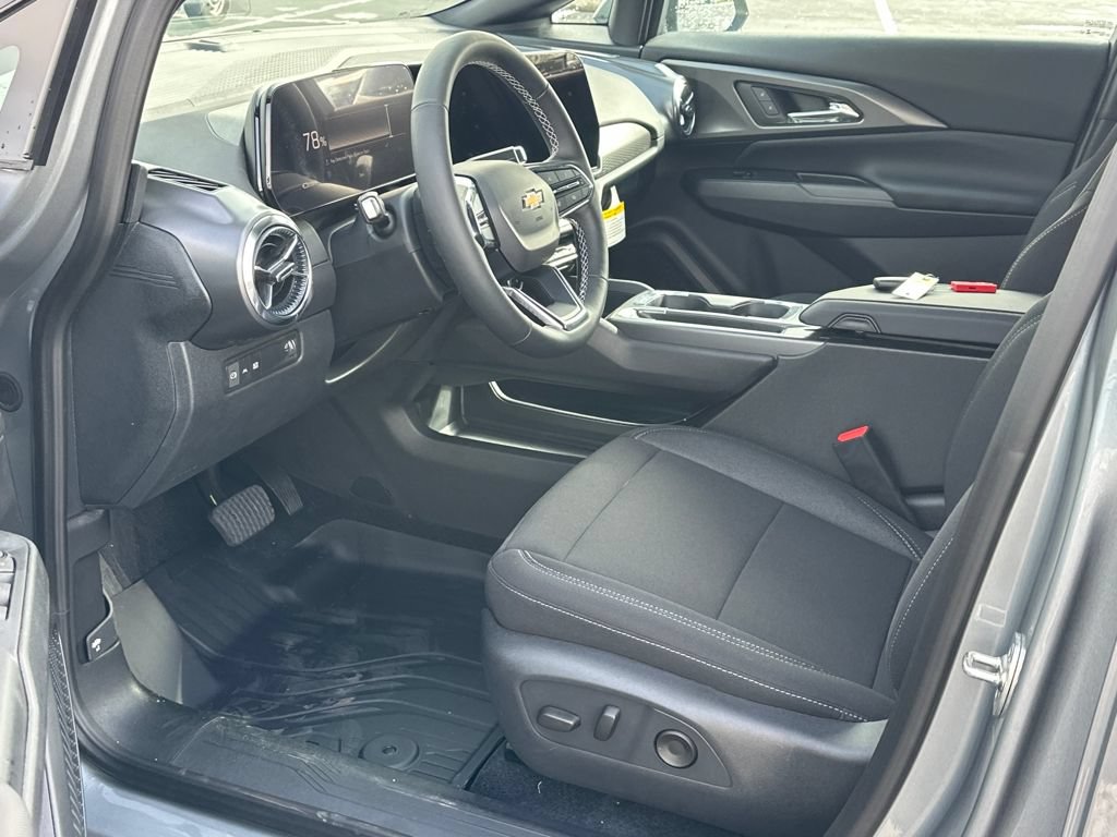 New 2026 Chevrolet Equinox EV LT w/ Comfort Package FWD image 11