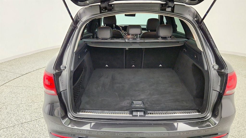 Used 2021 Mercedes-Benz GLC 300 w/ Multimedia Package image 20