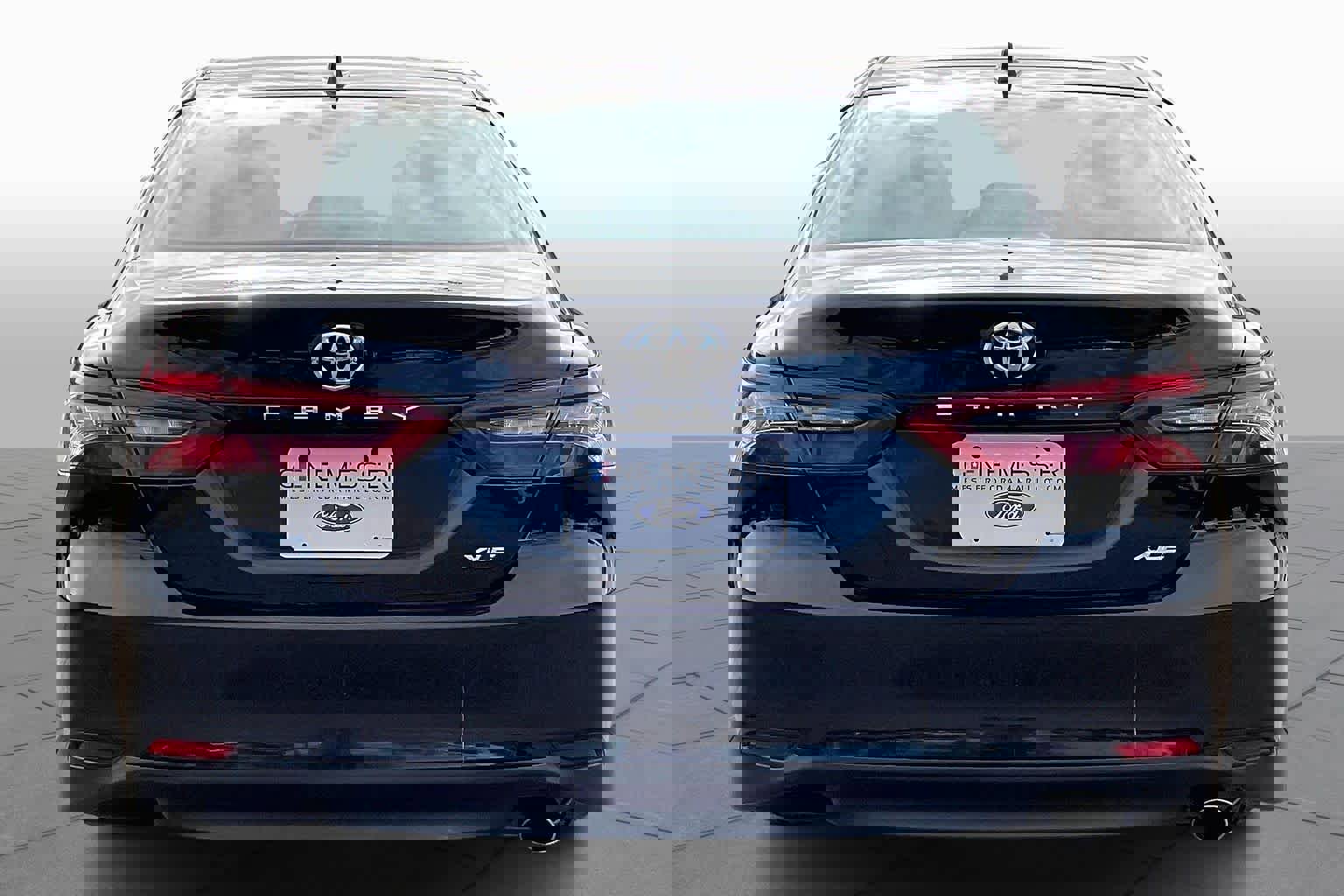 Used 2024 Toyota Camry XLE w/ Navigation Package image 5