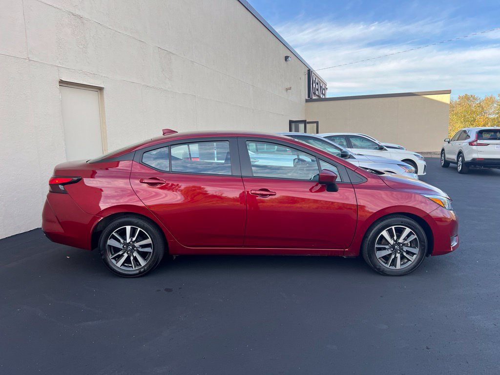 Used 2025 Nissan Versa SV FWD image 4