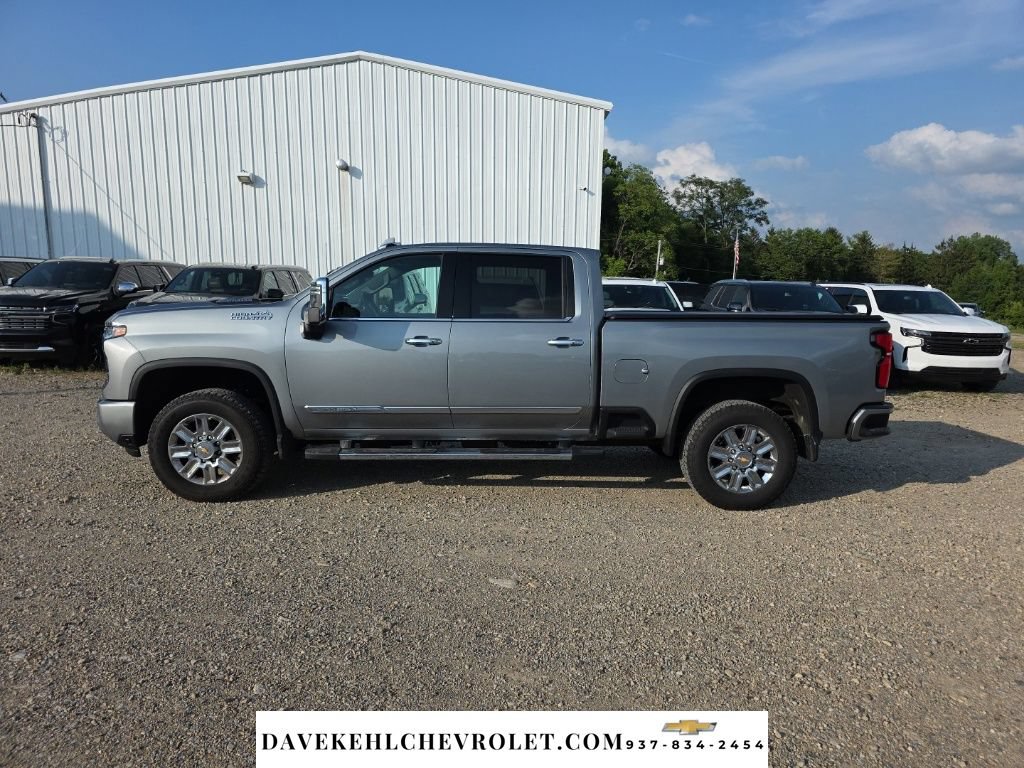 Used 2026 Chevrolet Silverado 2500 High Country w/ High Country Premium Package AWD/4WD image 2