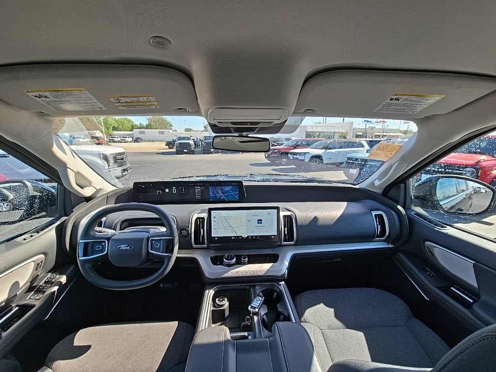 Used 2025 Ford Expedition Max Active AWD/4WD image 2