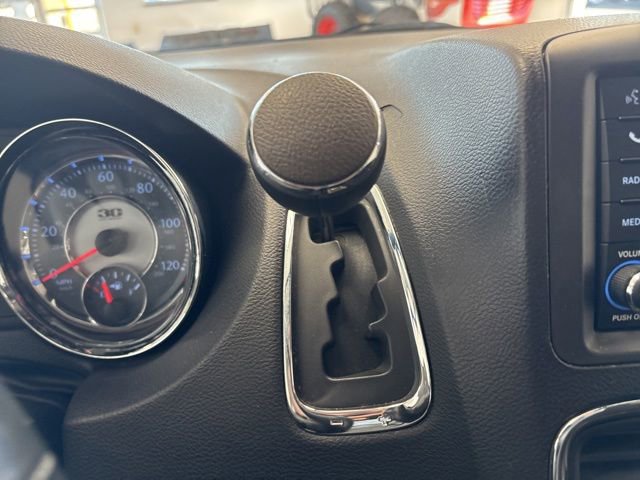 Used 2014 Chrysler Town & Country Touring-L FWD image 35