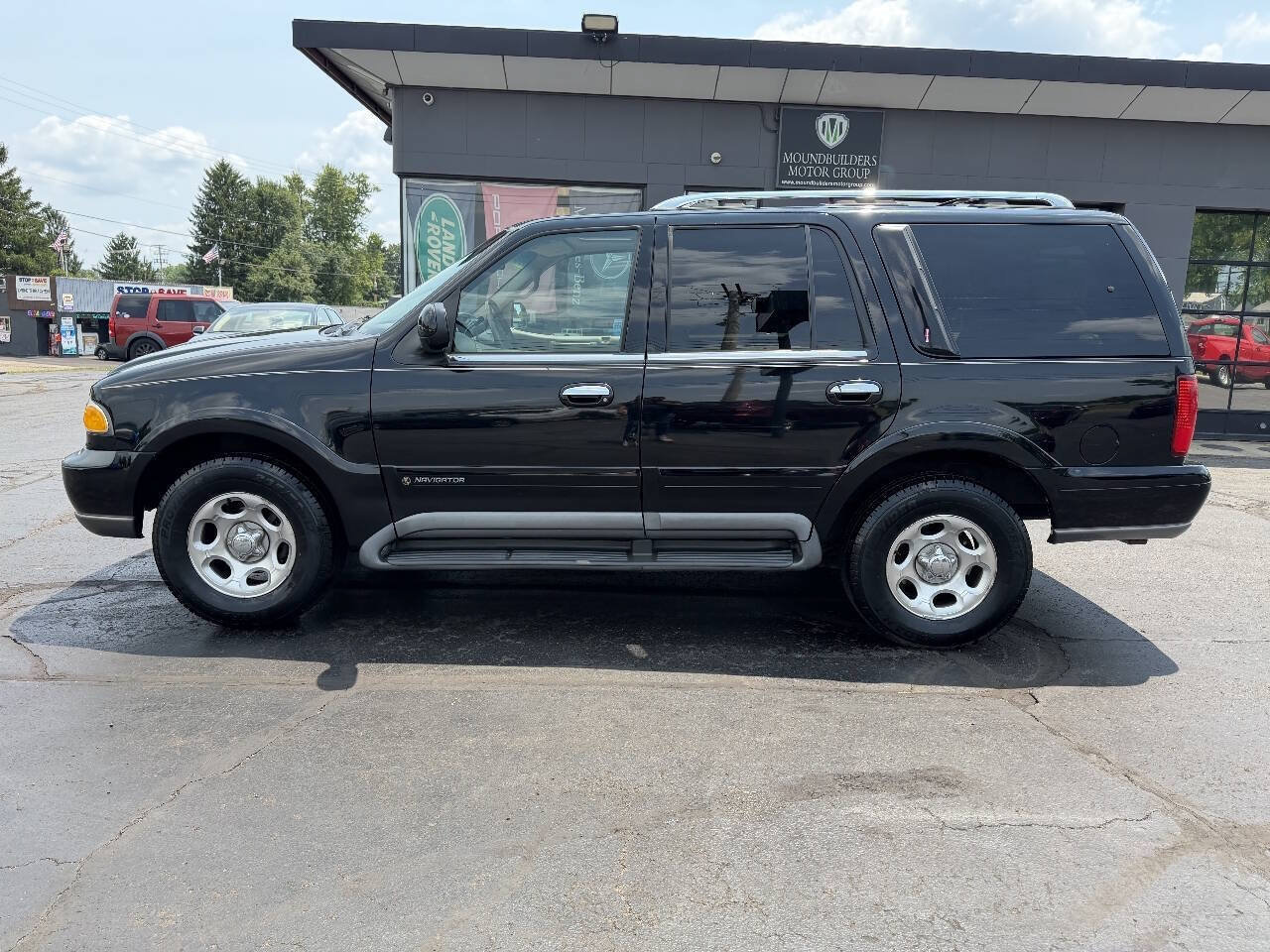 Used 1998 Lincoln Navigator 4WD image 3