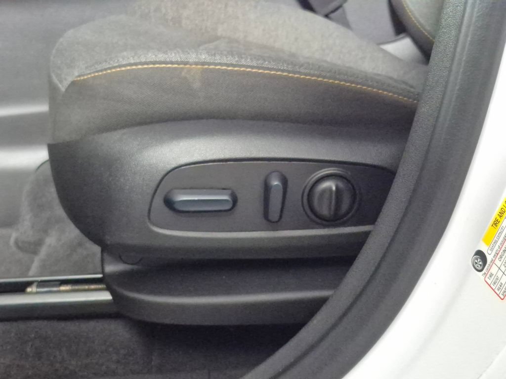 Certified 2024 Chevrolet Equinox LT FWD image 18