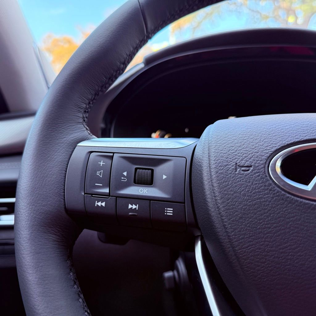 Certified 2026 INFINITI QX60 Luxe w/ Family Package image 18