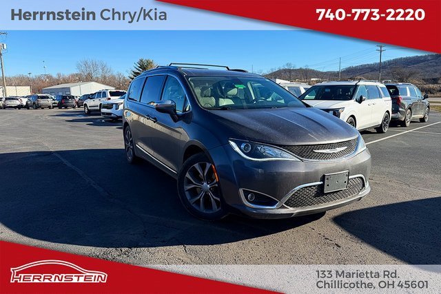 Used 2018 Chrysler Pacifica Limited w/ Tire & Wheel Group image 1