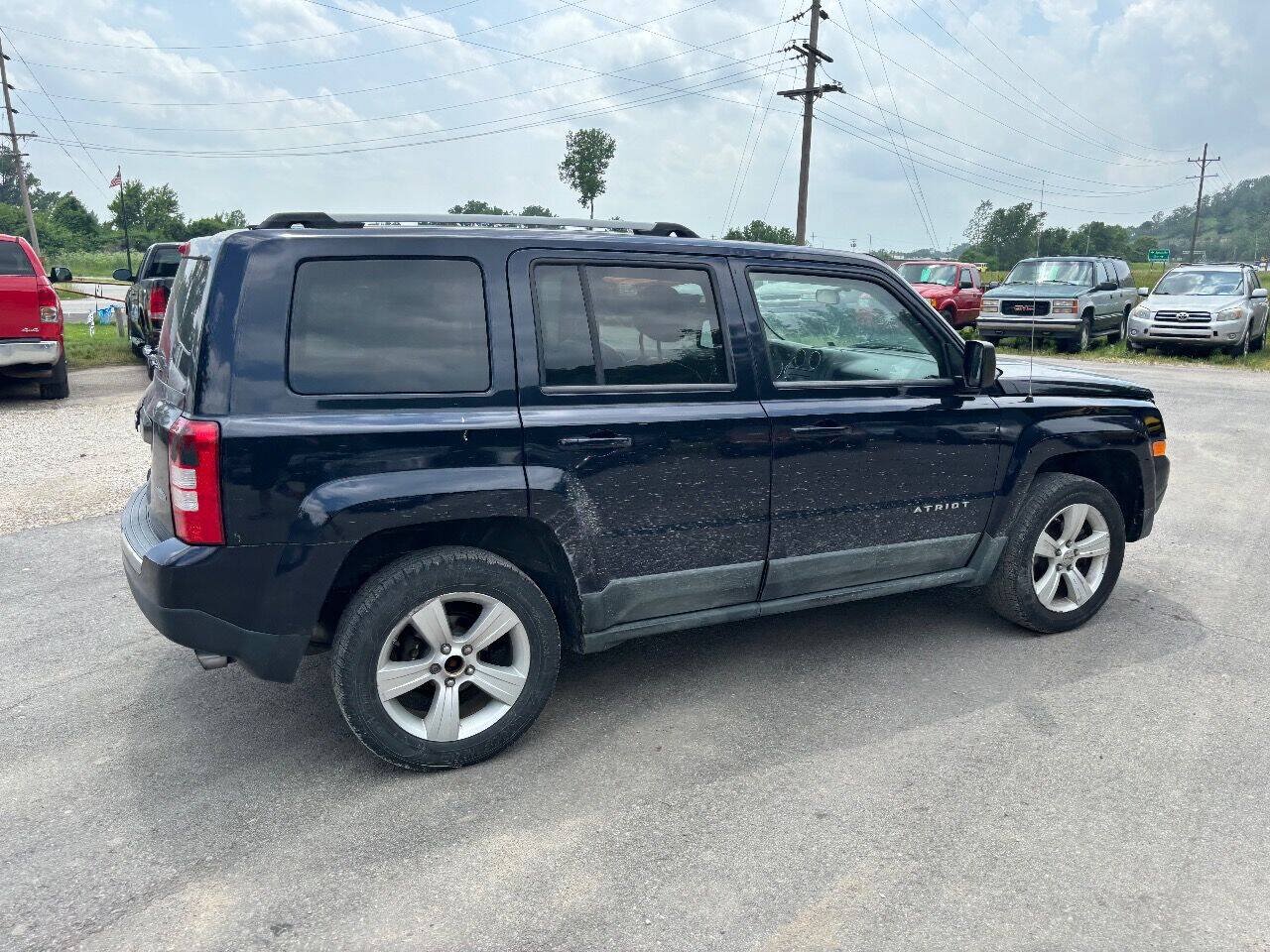 Used 2011 Jeep Patriot Latitude w/ Sun/Sound Group AWD/4WD image 5