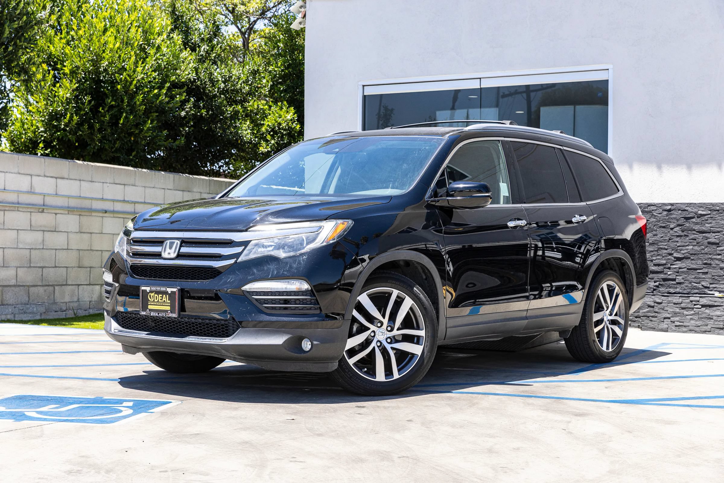 Used 2017 Honda Pilot Touring image 5