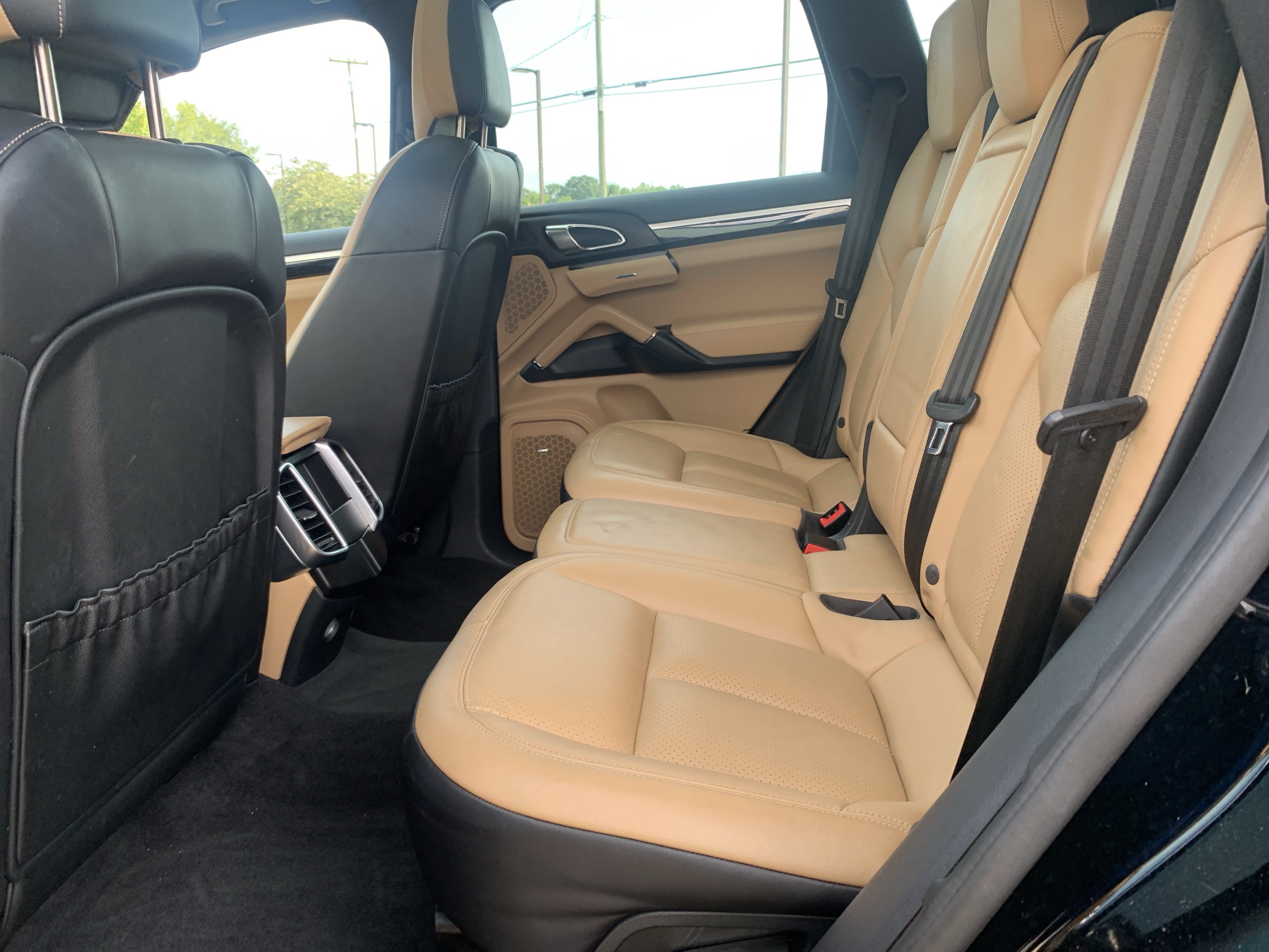 Used 2018 Porsche Cayenne Platinum Edition AWD/4WD image 32