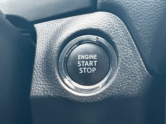 Used 2025 Toyota RAV4 XLE AWD/4WD image 56