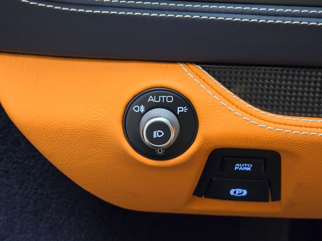 Used 2022 Ferrari F8 Tributo image 39