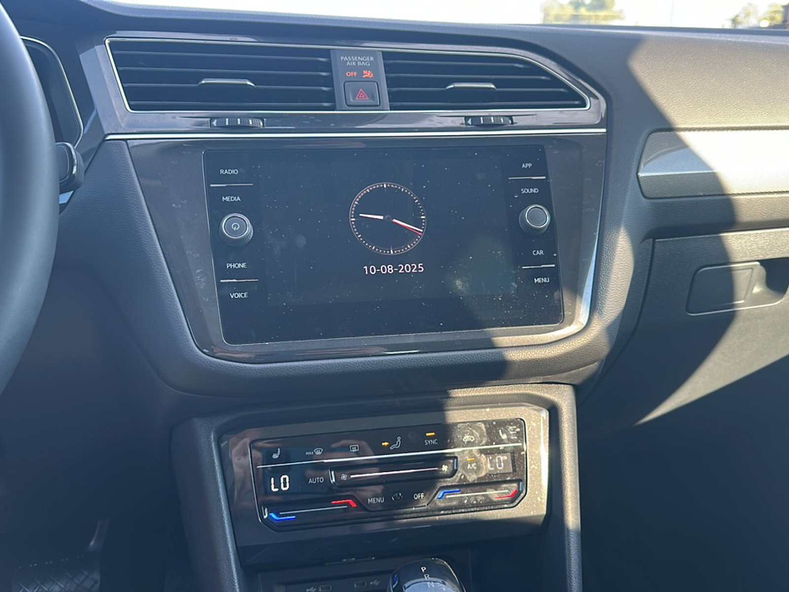 Used 2024 Volkswagen Tiguan SE w/ Panoramic Sunroof Package image 30