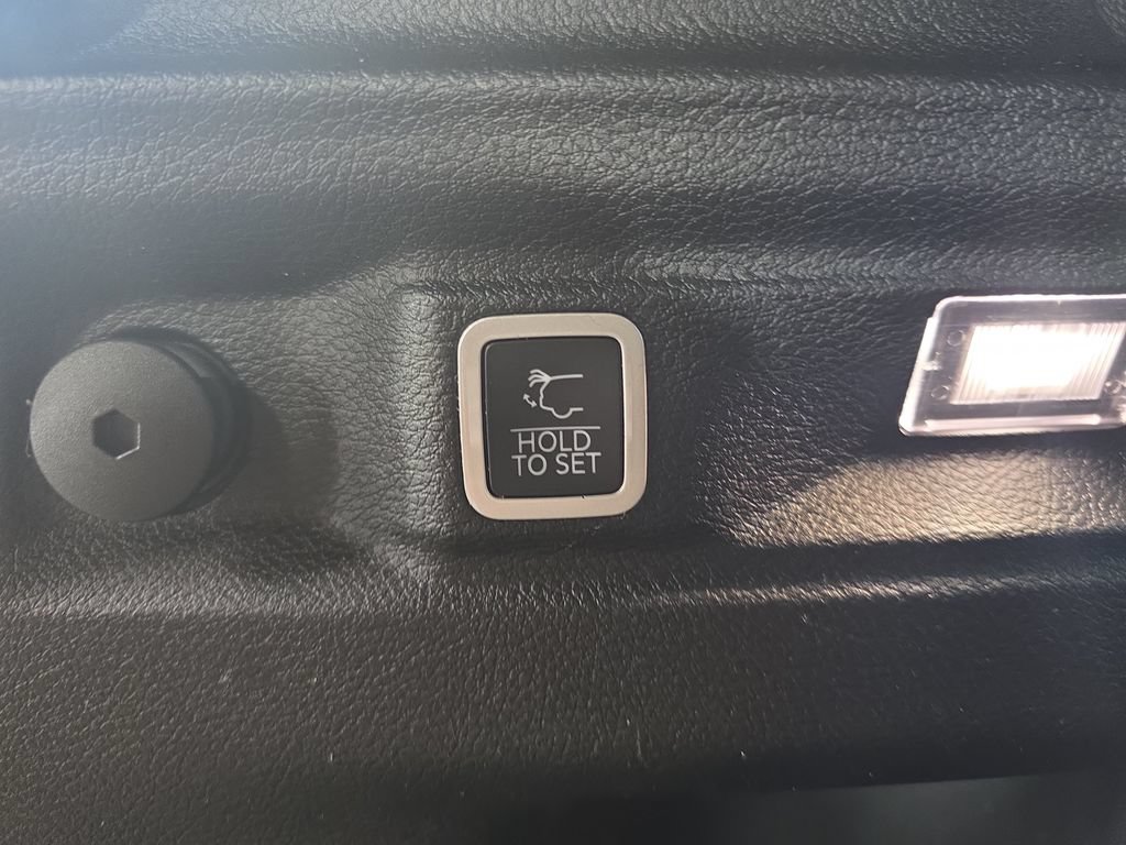 Used 2022 Jeep Grand Cherokee L Limited AWD/4WD image 15