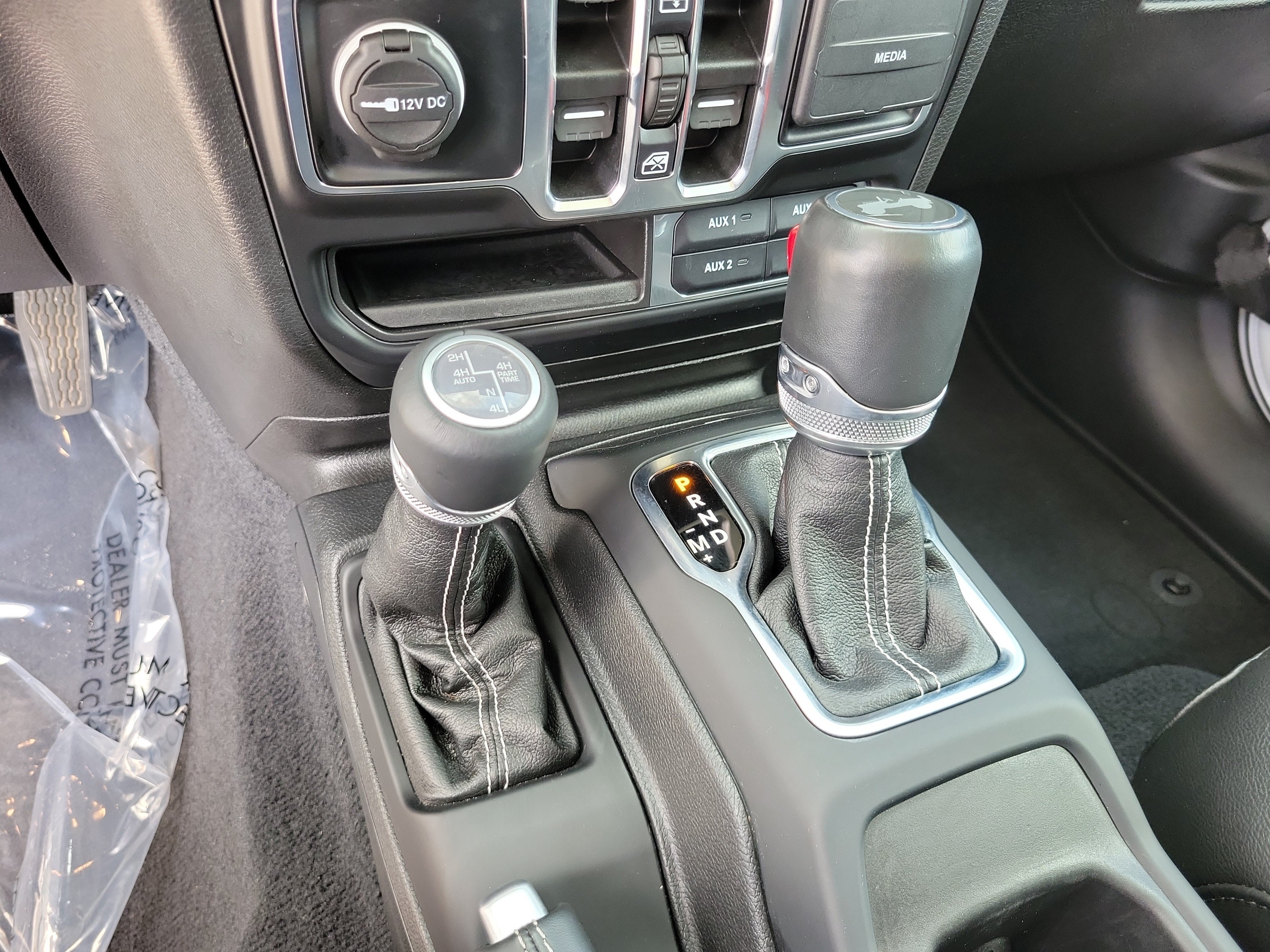 Used 2023 Jeep Wrangler Unlimited Sahara AWD/4WD image 24