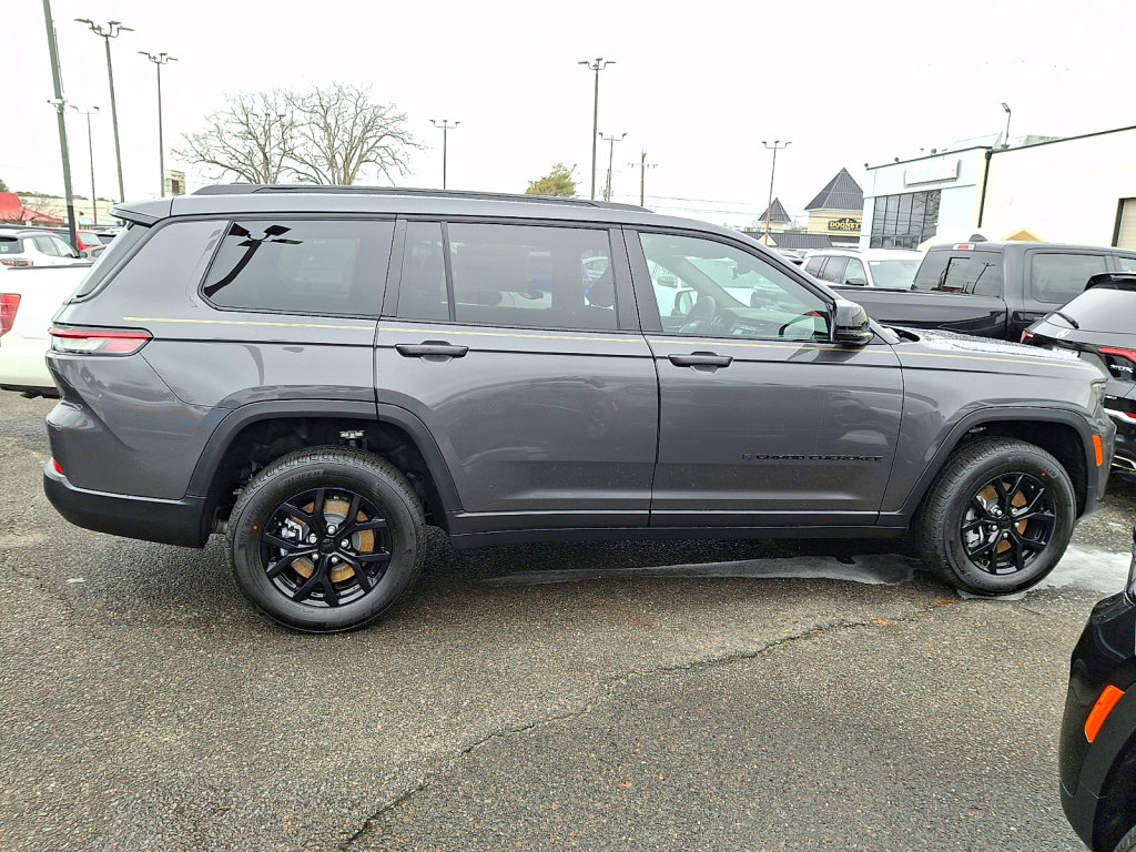 New 2025 Jeep Grand Cherokee L Altitude image 4