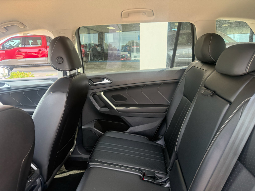 Used 2023 Volkswagen Tiguan SE FWD image 12