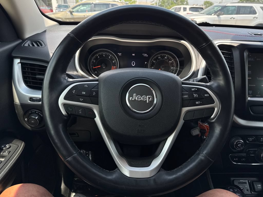 Used 2015 Jeep Cherokee Trailhawk w/ Leather Interior Group AWD/4WD image 15
