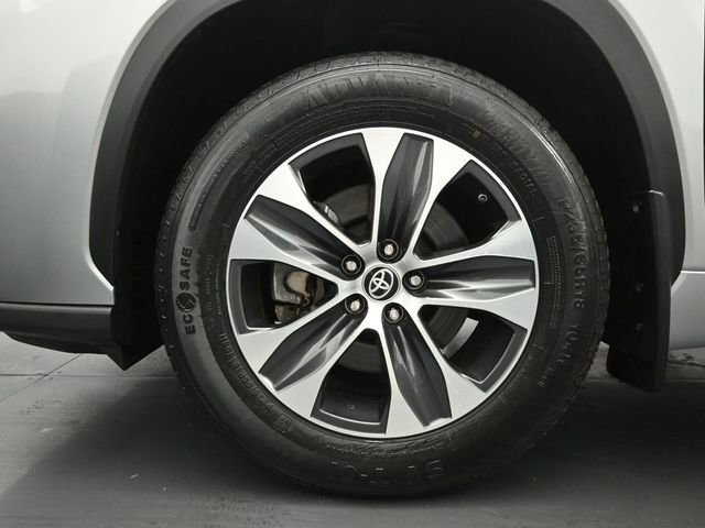 Used 2021 Toyota Highlander XLE AWD/4WD image 31