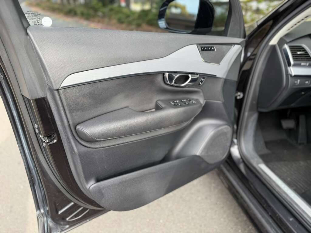 Used 2017 Volvo XC90 T6 Momentum w/ Vision Package image 26