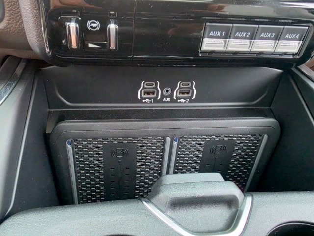 New 2026 RAM 3500 Laramie AWD/4WD image 19