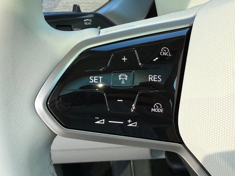 New 2025 Volkswagen ID. Buzz 1st Edition AWD/4WD image 9