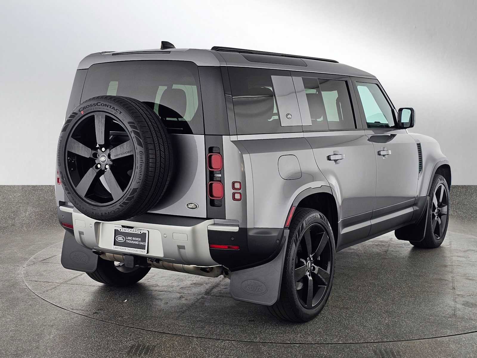 Used 2023 Land Rover Defender 110 SE image 5