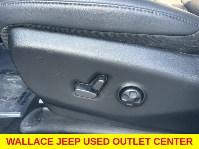 Used 2025 Chrysler Pacifica Select FWD image 20