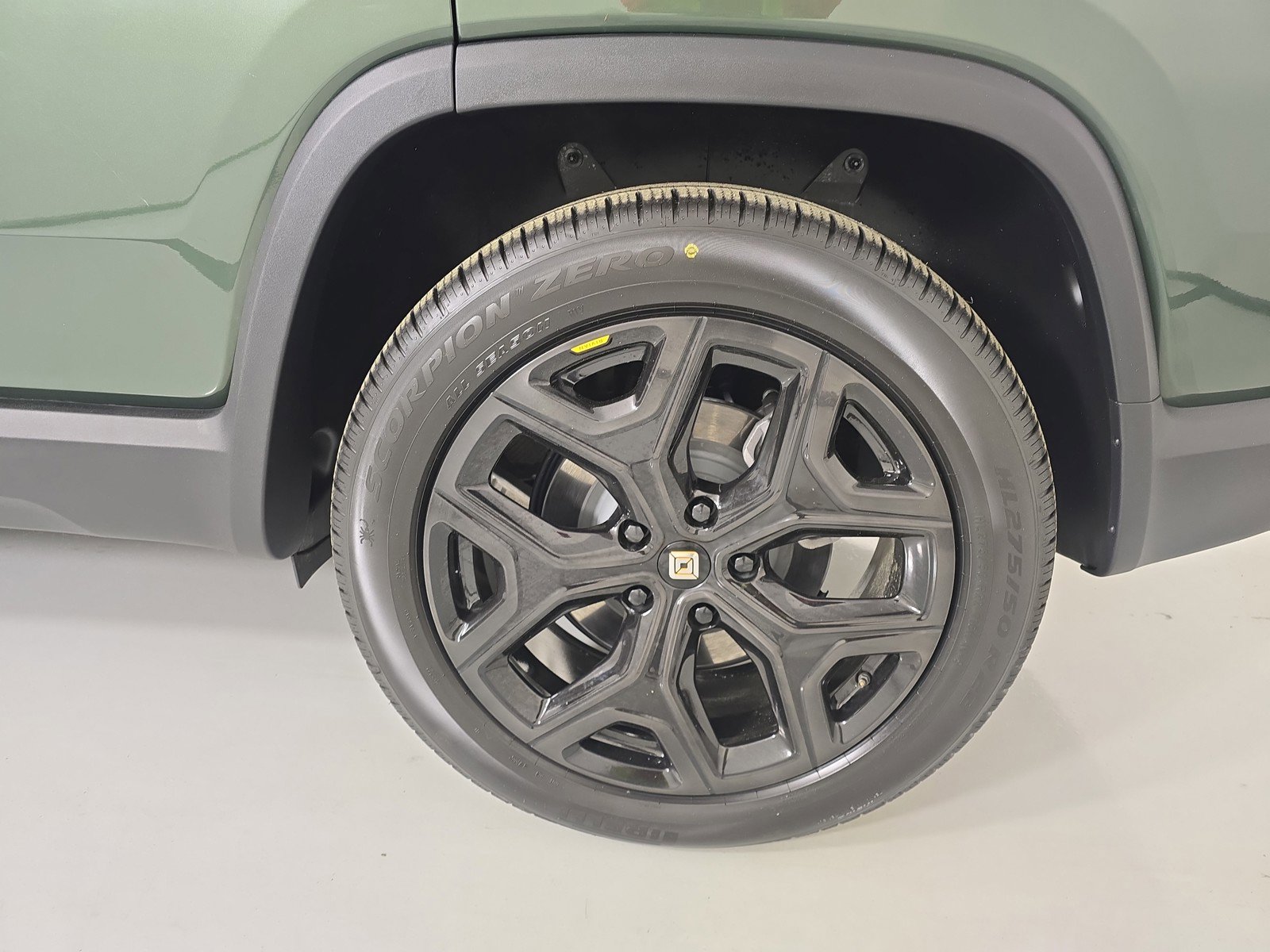 Used 2024 Rivian R1S Adventure image 10