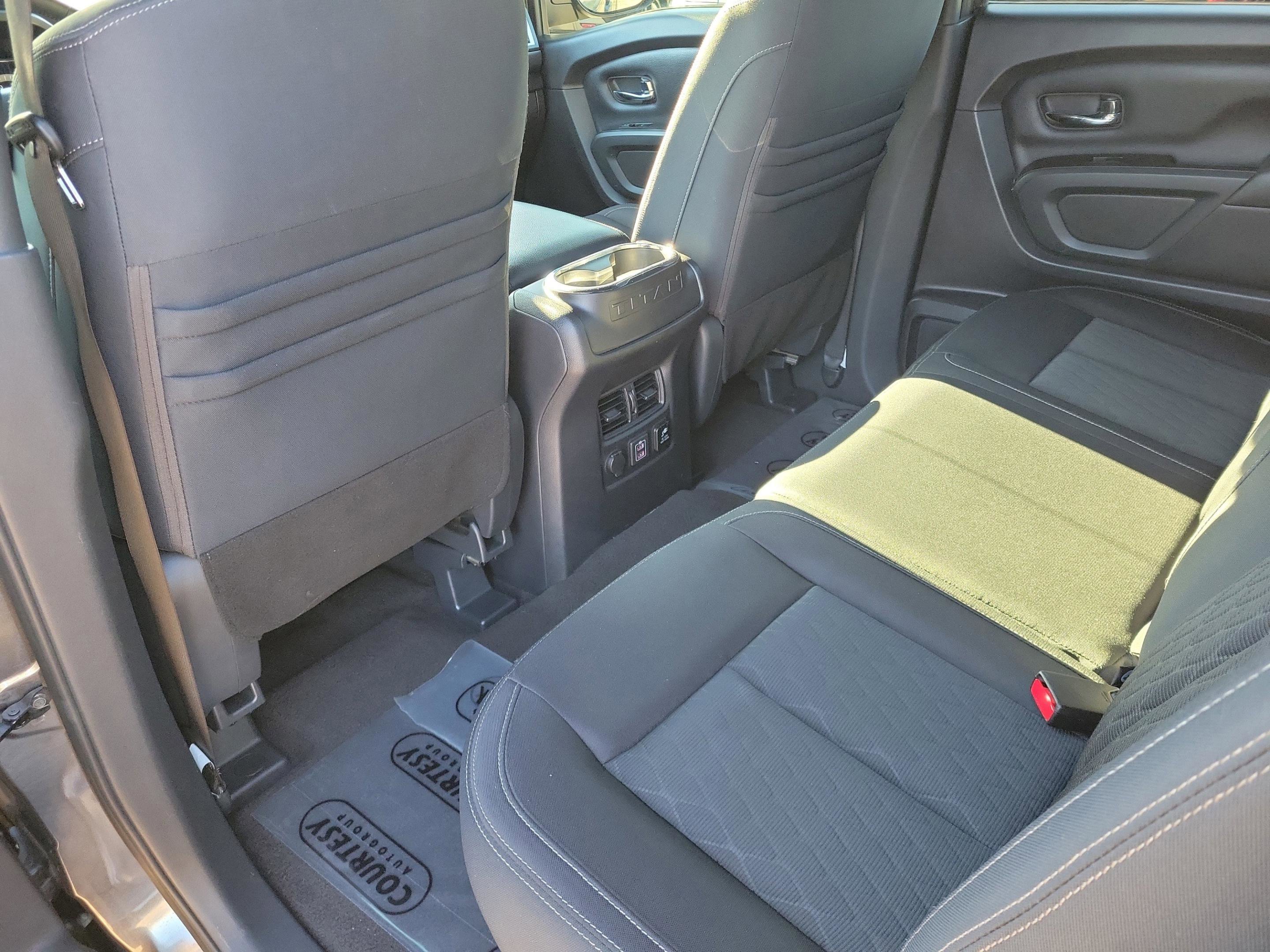 Used 2019 Nissan Titan SV w/ SV Convenience Package image 12