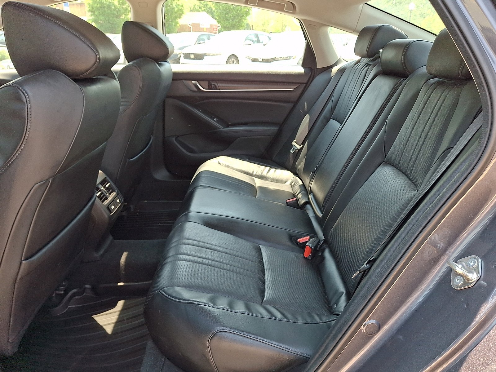 Used 2018 Honda Accord Touring image 10