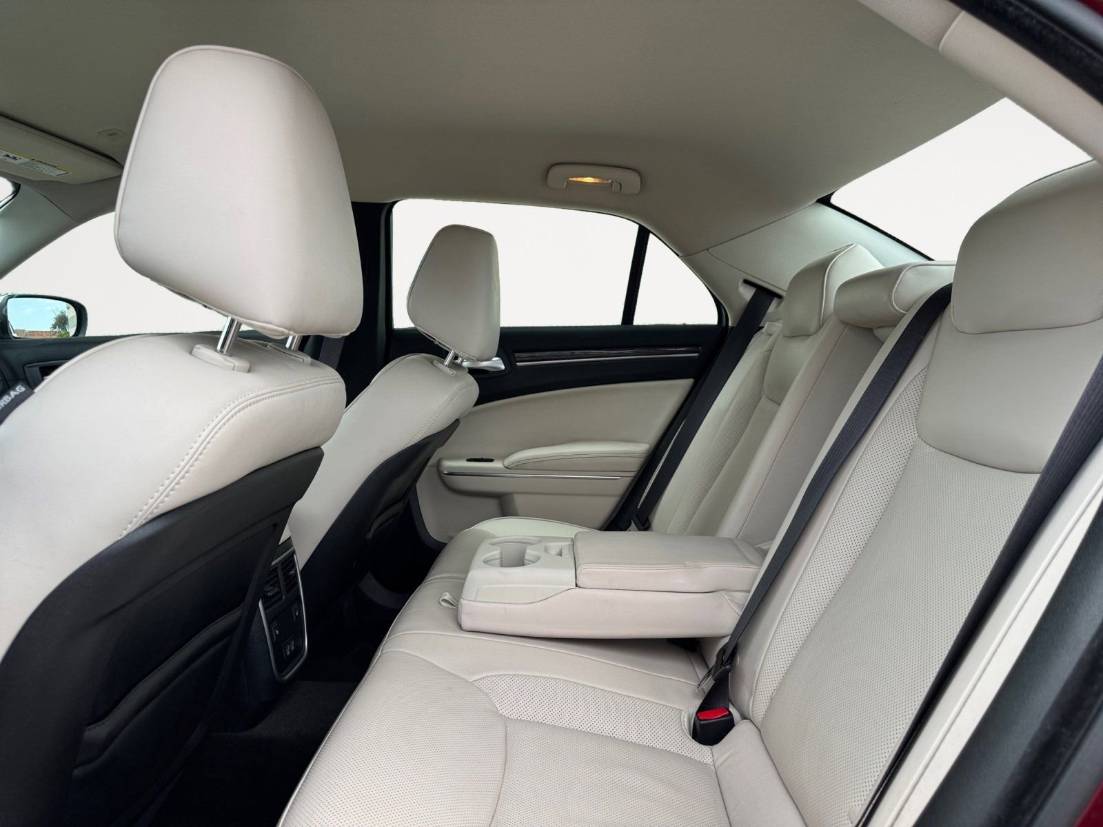 Used 2018 Chrysler 300 Limited w/ Harman/Kardon Audio Group image 13