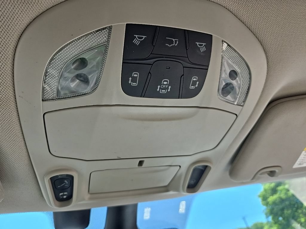 Used 2017 Chrysler Pacifica Platinum FWD image 18