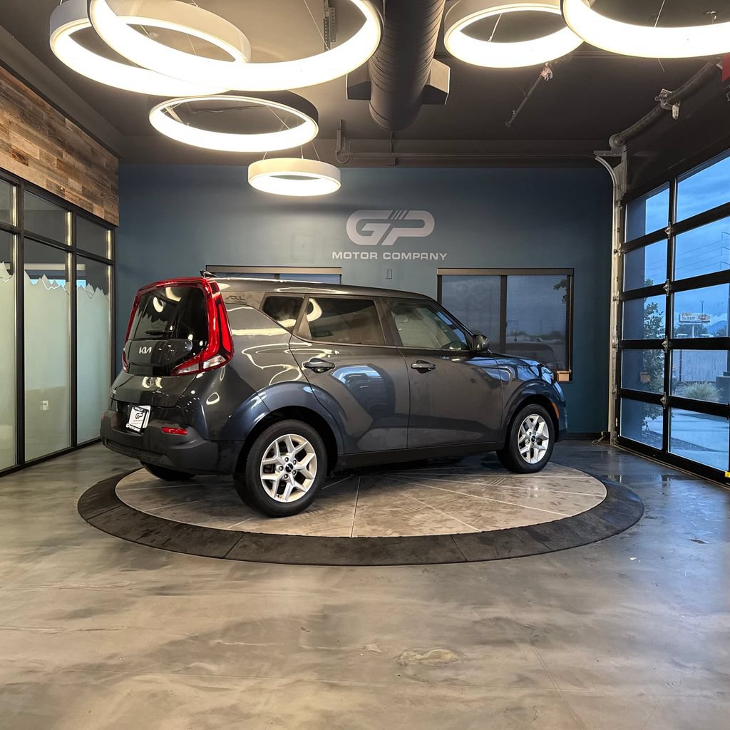 Used 2022 Kia Soul LX w/ Technology Package FWD image 3