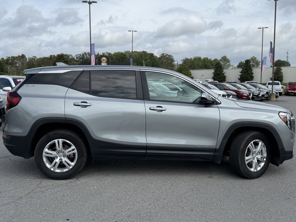 Used 2024 GMC Terrain SLE image 8