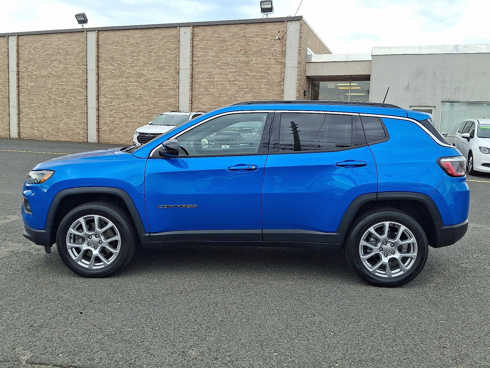 Used 2023 Jeep Compass Latitude AWD/4WD image 4