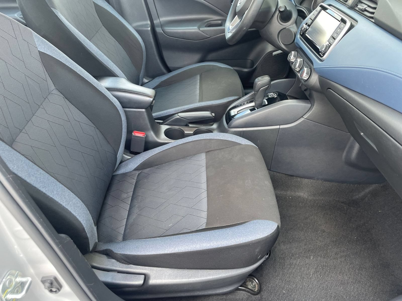 Used 2025 Nissan Versa SV FWD image 34