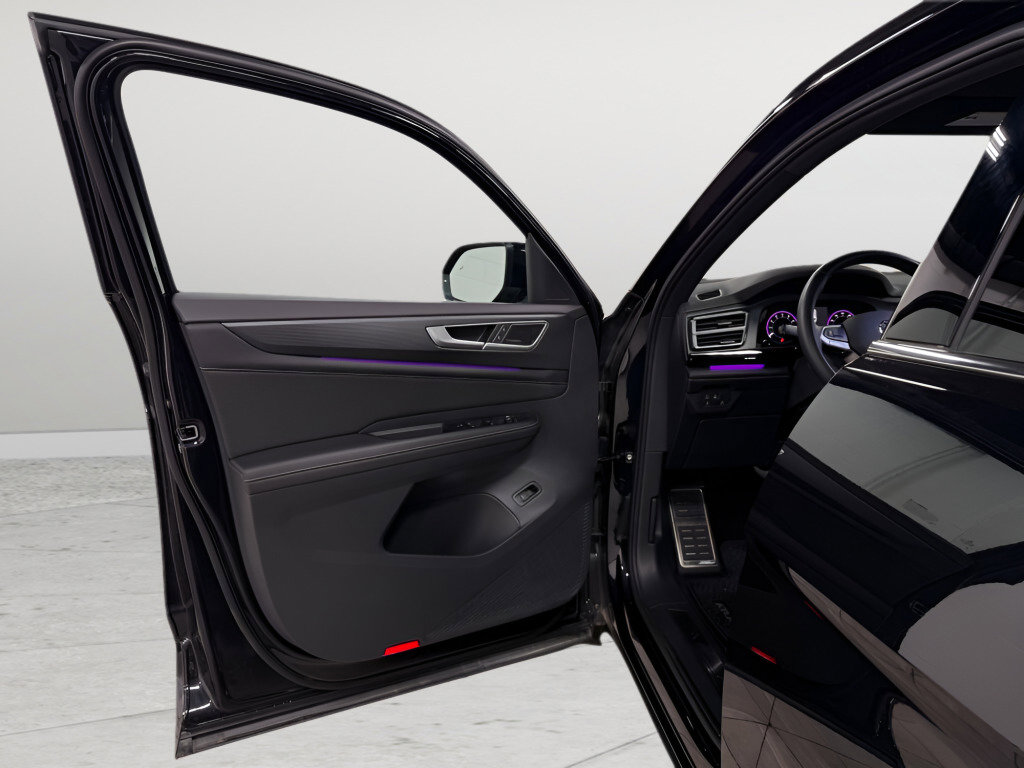 Used 2025 Volkswagen Atlas Cross Sport SEL Premium R-Line image 19