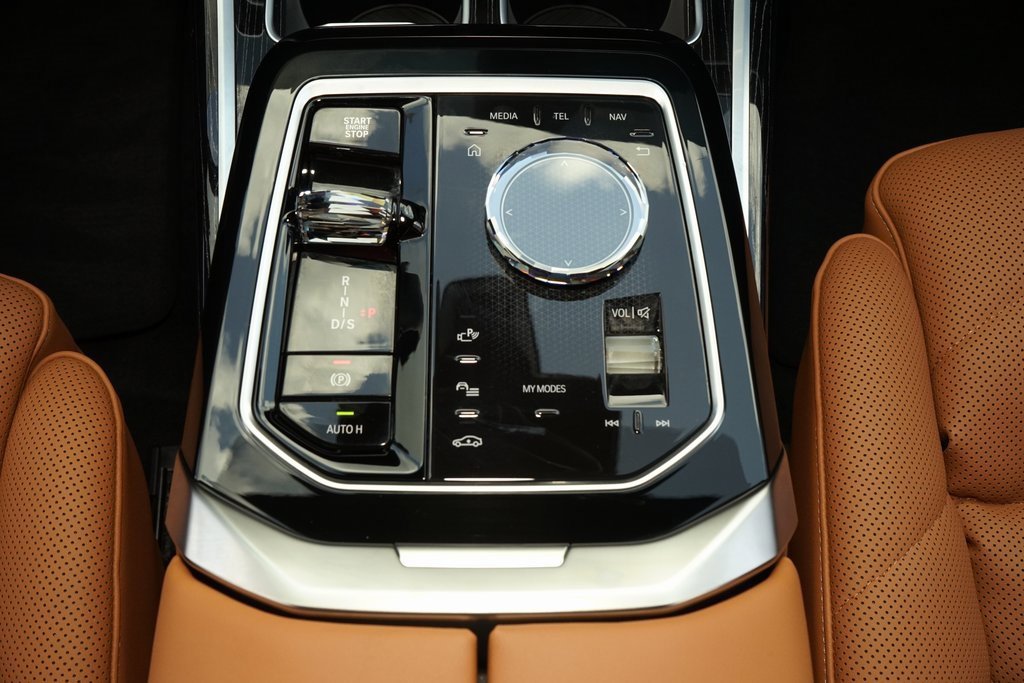 Used 2025 BMW 740i image 15