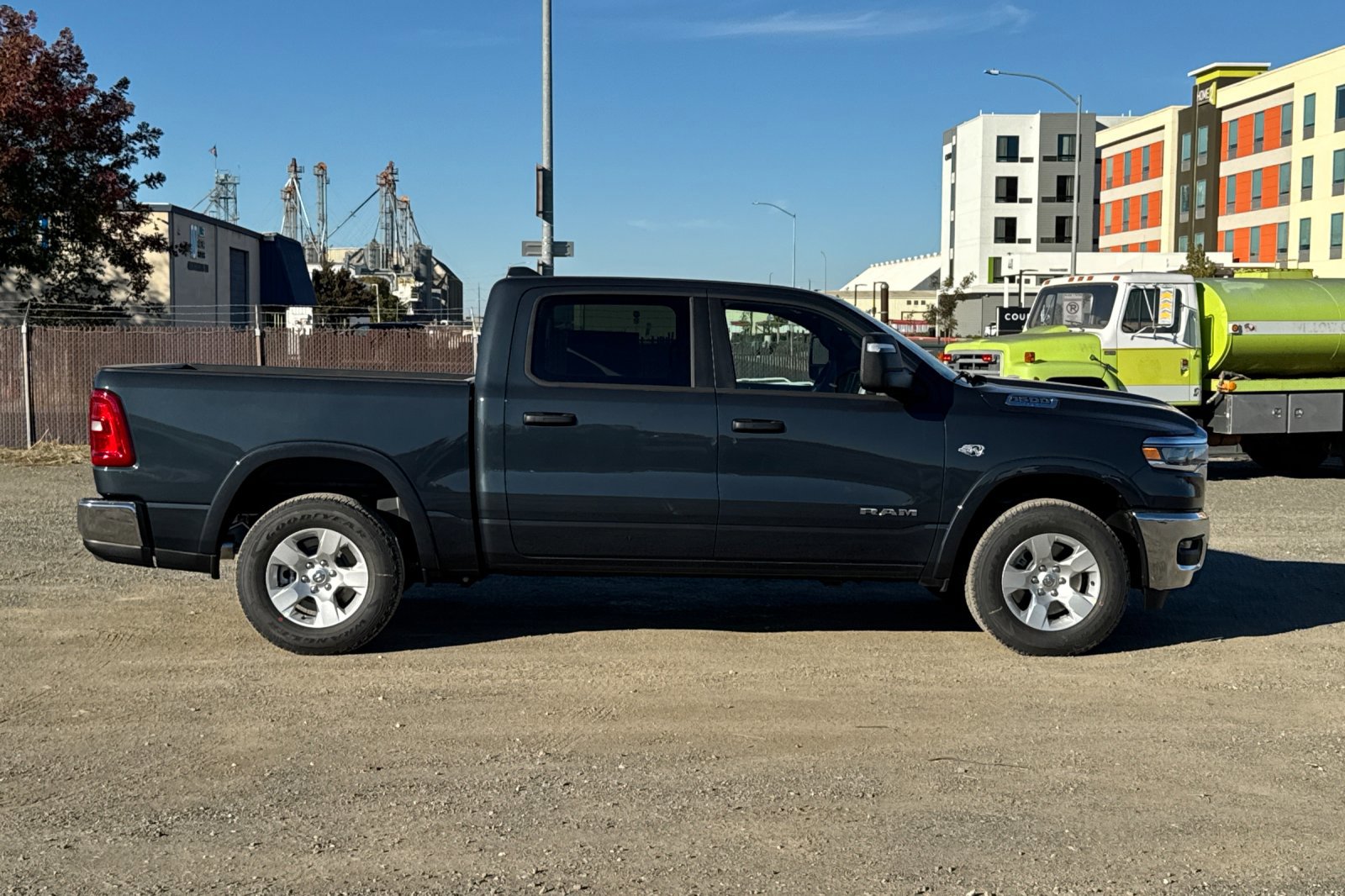 New 2026 RAM 1500 4x4 Crew Cab image 2