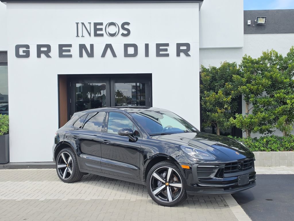 Used 2025 Porsche Macan AWD/4WD image 2