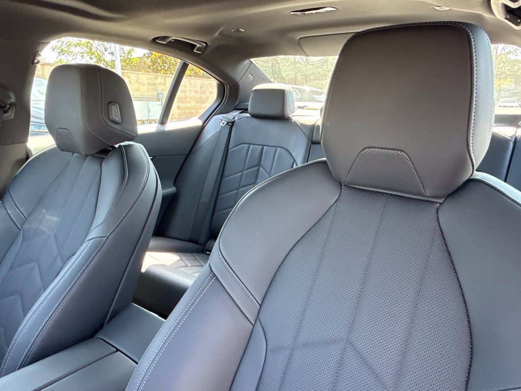 Used 2026 BMW 530i w/ M Sport Package RWD image 23