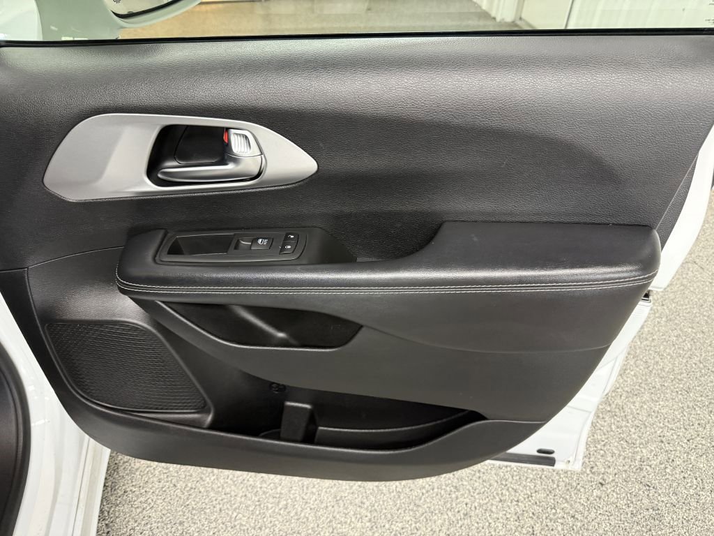 Used 2019 Chrysler Pacifica Touring-L Plus w/ S Appearance Package image 33
