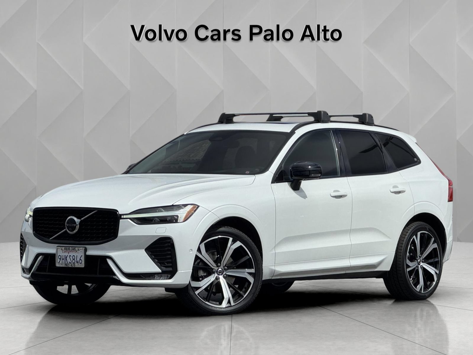 Certified 2023 Volvo XC60 B5 Ultimate w/ Protection Package Premier FWD image 2