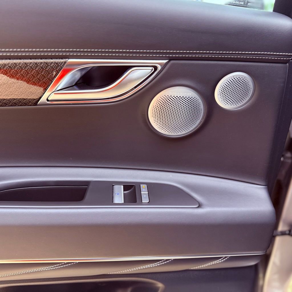 Used 2025 Genesis GV80 3.5T e-SC image 28